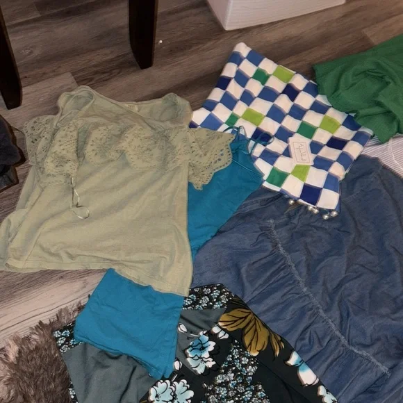 WOMENS MEGA BUNDLE Colorful Clothing Lot - Picture 6 of 8